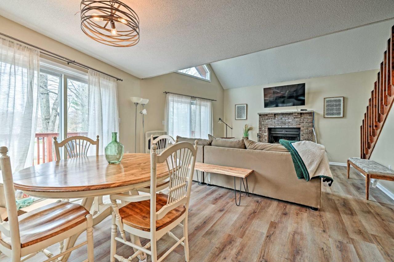 With Private Deck Golf, And Fish! Holiday home Tobyhanna