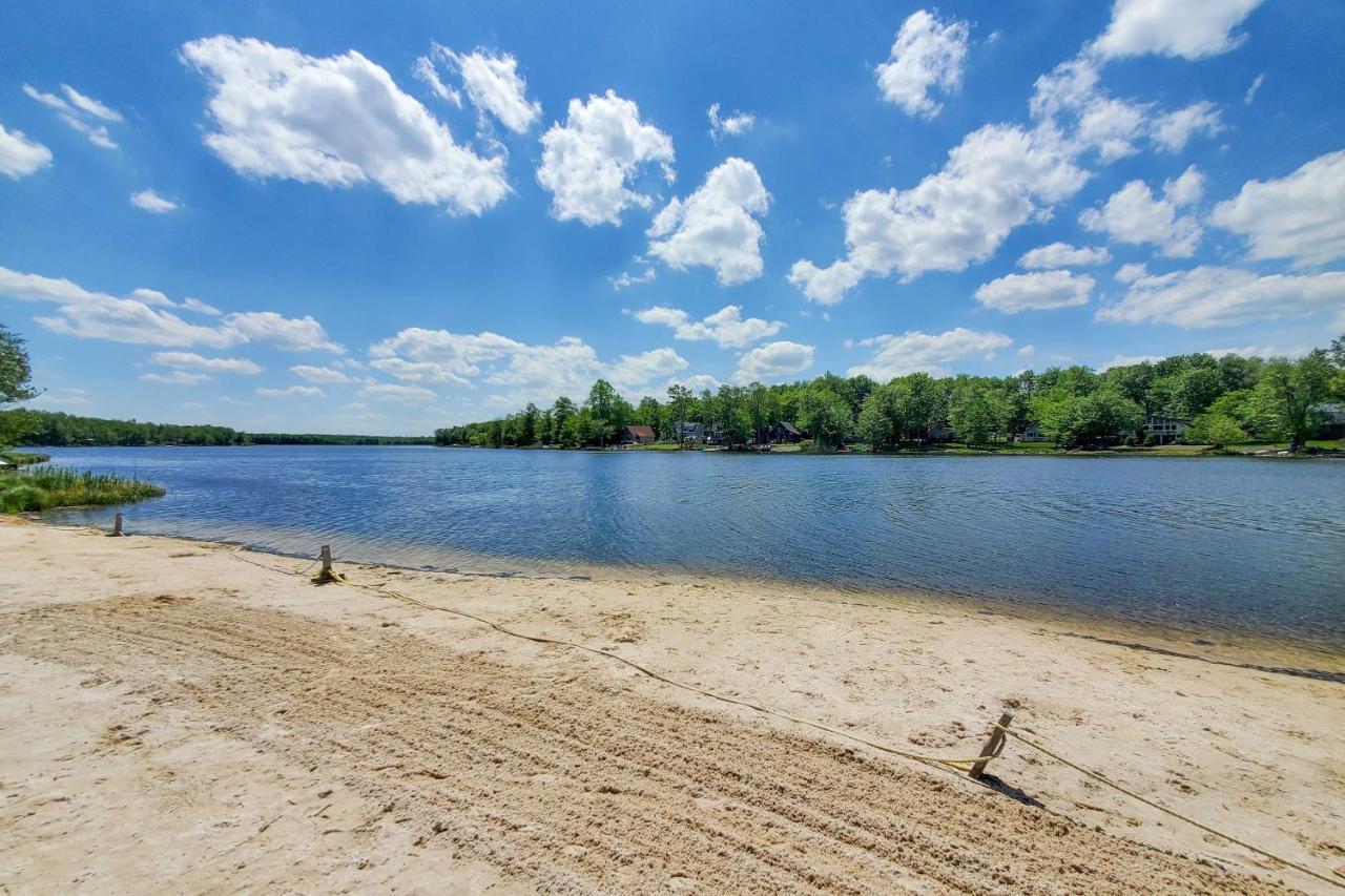 With Private Deck Golf, And Fish! Holiday home Tobyhanna