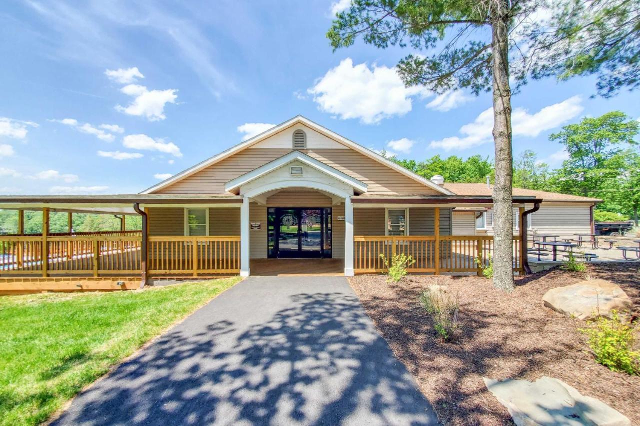 With Private Deck Golf, And Fish! * Tobyhanna